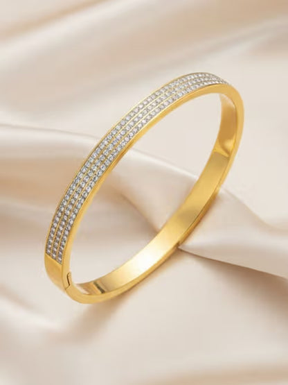 Brazalete Dorado con Zirconias – Acero Inoxidable con Baño de Oro 18K