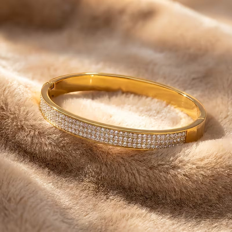 Brazalete Dorado con Zirconias – Acero Inoxidable con Baño de Oro 18K