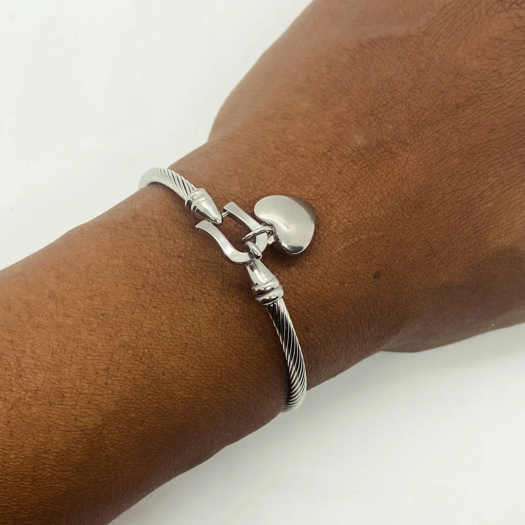 Pulsera abierta de moda en acero inoxidable de alta calidad. Para Hombre y Mujer.