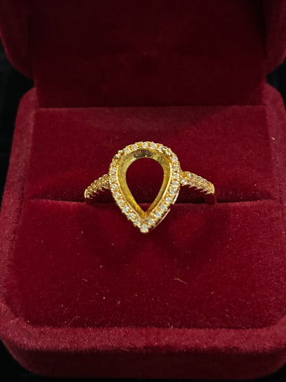 Conjunto de piezas con Zirconia blanca de grado 5A y baño de oro de 18 quilates.