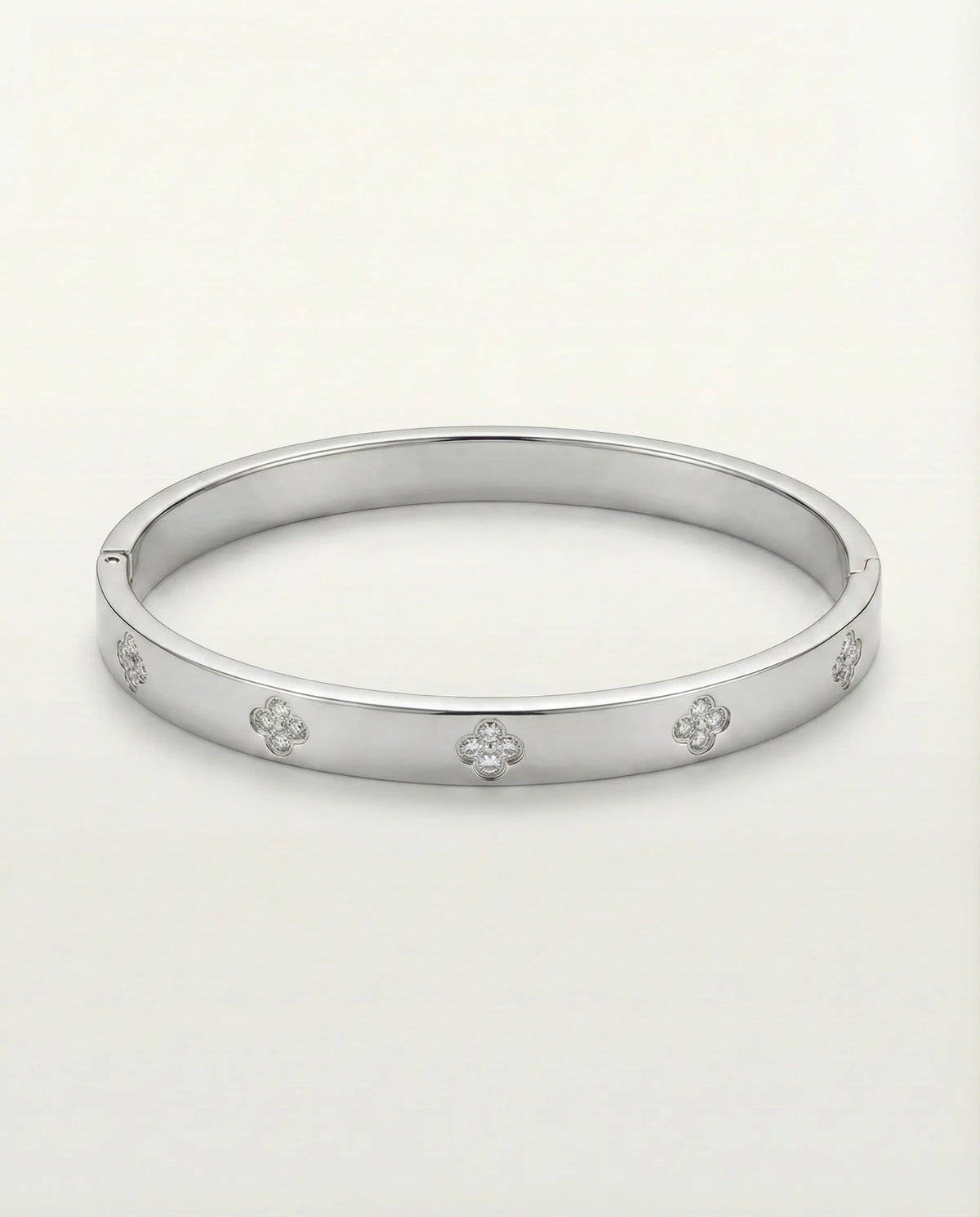 Pulsera abierta de moda en acero inoxidable de alta calidad.