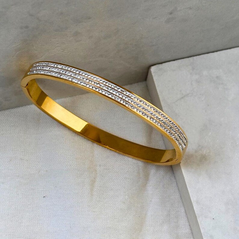 Brazalete Dorado con Zirconias – Acero Inoxidable con Baño de Oro 18K