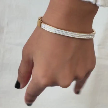Brazalete Dorado con Zirconias – Acero Inoxidable con Baño de Oro 18K
